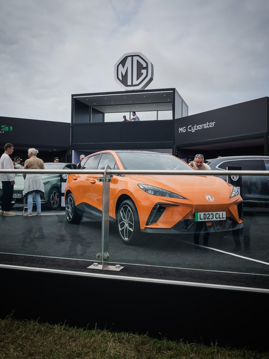 Dees_Ford's tweet photo. New MG 4 EV.
All-New 100% Electric Hatchback.  

The MG 4 was on show @goodwoodfos 

https://t.co/g1ZQHfQSEV
#Motorparks #MG #goodwood #fosgoodwood #MG4 https://t.co/XVmCN45yuP