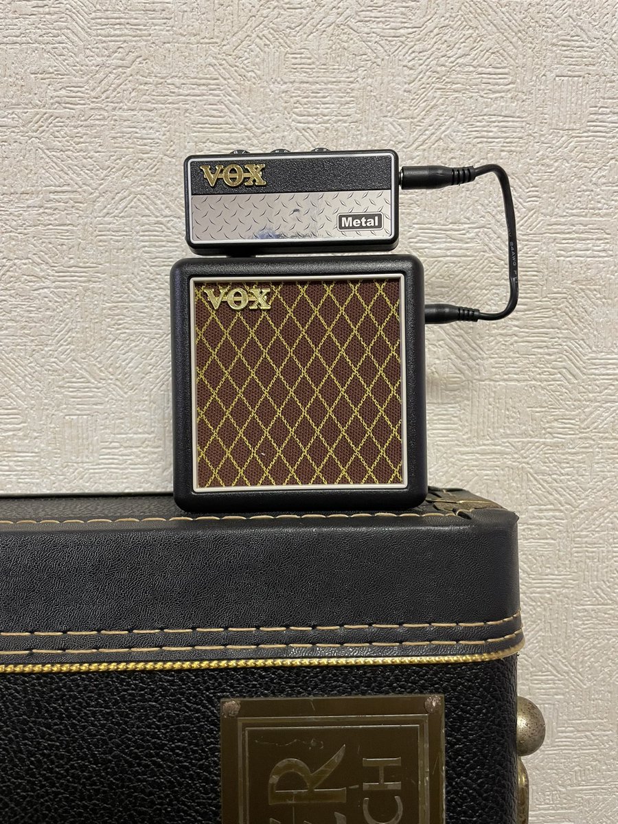 tapping_guitar's tweet photo. やっと届いたので早速使ってみました
ギター直でヘッドホンの方が低音が出るような感じですね、キャビネットのみのクリーントーンはいい音でした🎸
BOSSのMT-2愛好家としてはやっぱり歪みがもっと欲しかったですがこれはこれでなかなか。
#ギター
#amplug2 https://t.co/v67ifi44q9