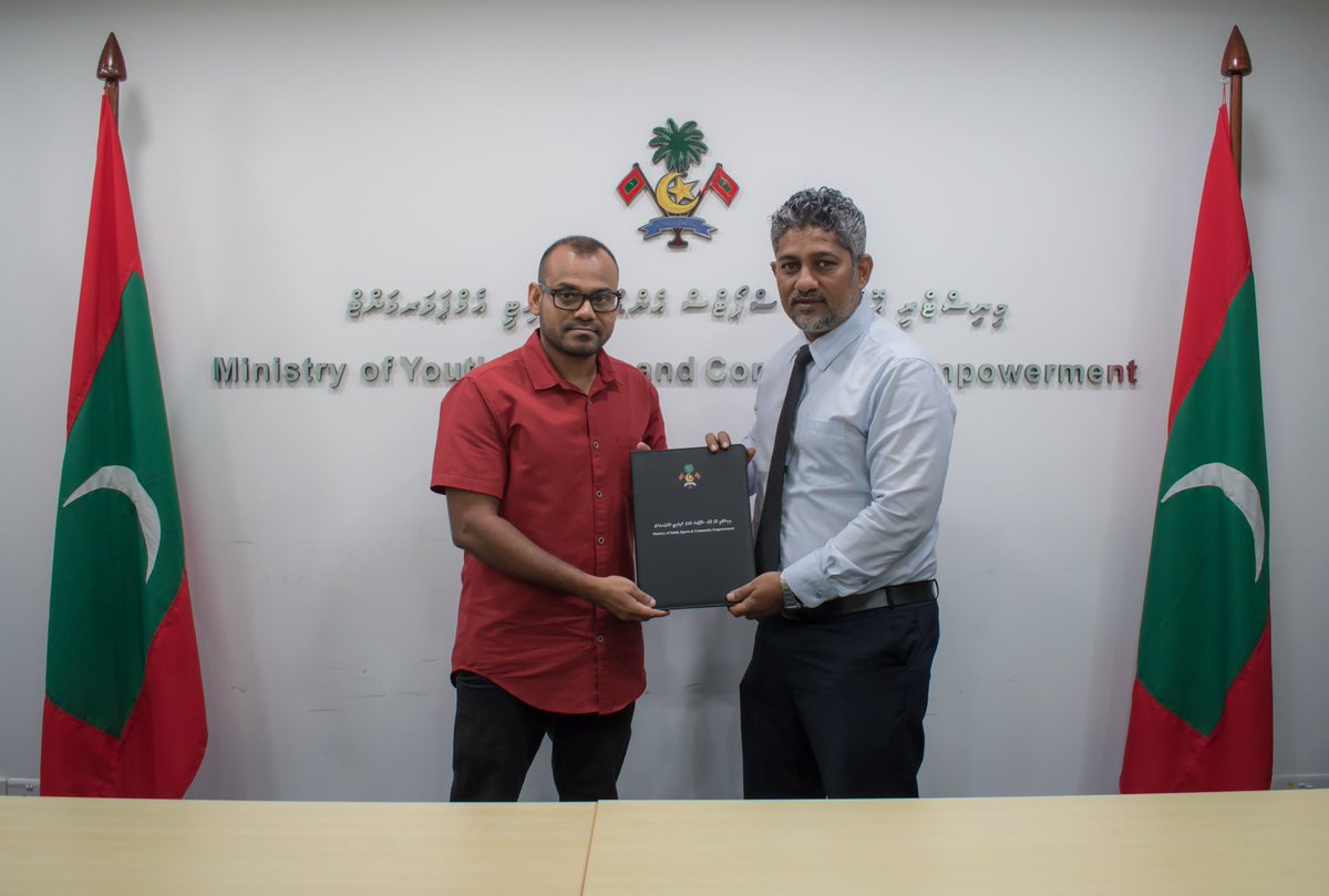 މާލެ އަތޮޅު ހިންމަފުށިފުޓްބޯޅަ ދަނޑުގެ ޓާރފް ސަޕްލައިކޮށް އިިންސްޓޯލްކުރުމުގެ މަސައްކަތުގެ އެއްބަސްވުމުގައި ތްރީ ޓްރީ މޯލްޑިވްސް އާއެކު މިއަދު ވަނީ ސޮއިކުރެވިފައި.