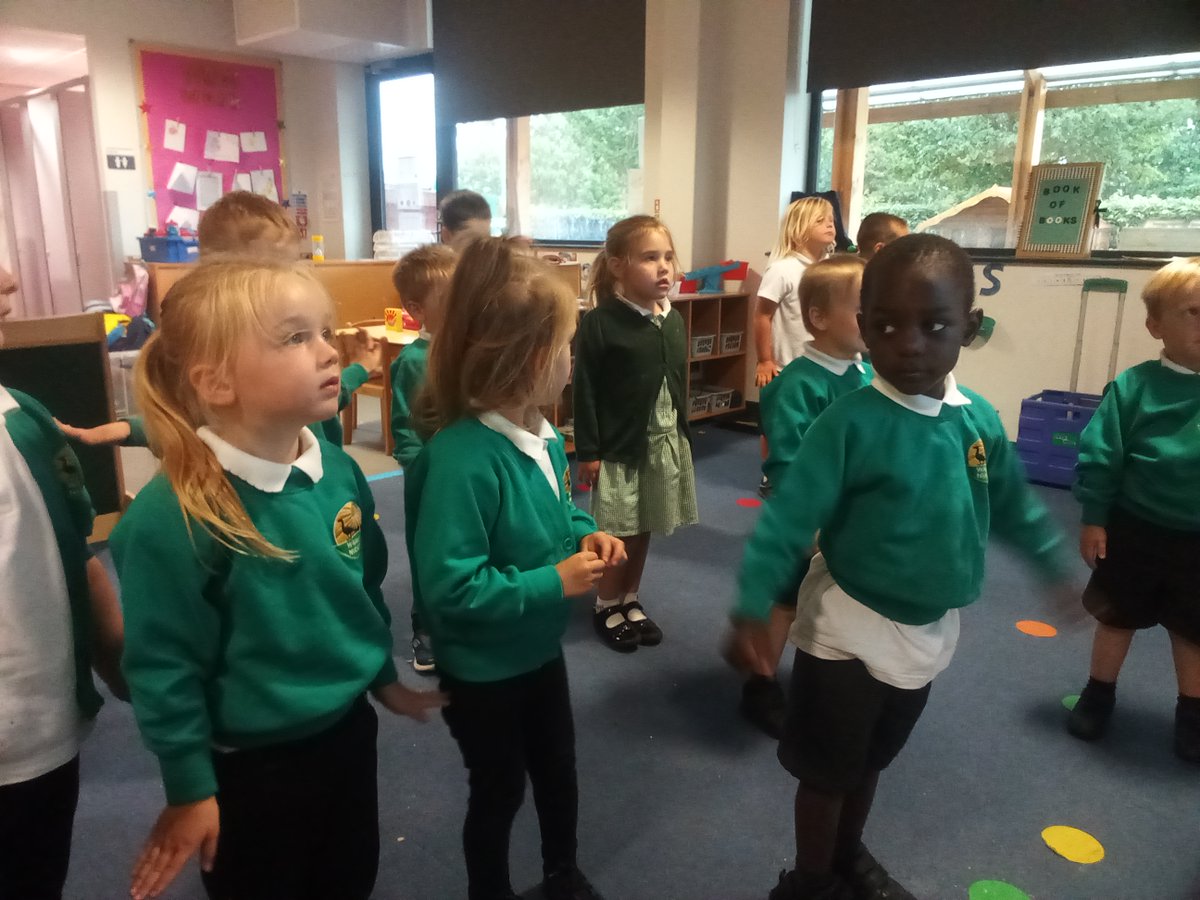 gcpfs1's tweet image. The heavy rain yesterday stopped us getting outside at lunchtime so we did some yoga in the classroom to burn off some energy.  @PrimaryGreat #gcpearlyyears #gcpphysicaldevelopment
