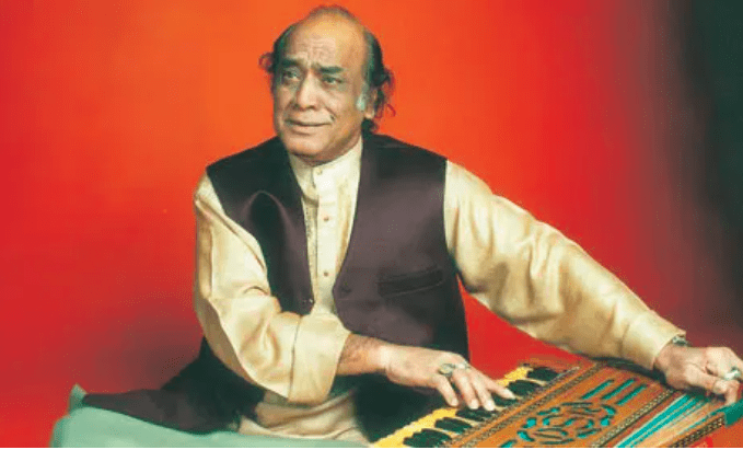 nsharmajagran's tweet image. 1/1 नमी, लोच और उदासी वाली आवाज़ों का दिन
.............................................................................................
आज सुबह उठा तो अजीब सा मौसम था....घर की छत तक बादल आए थे। 
#MehdiHasan #BhupinderSingh #MubarakBegum #18july