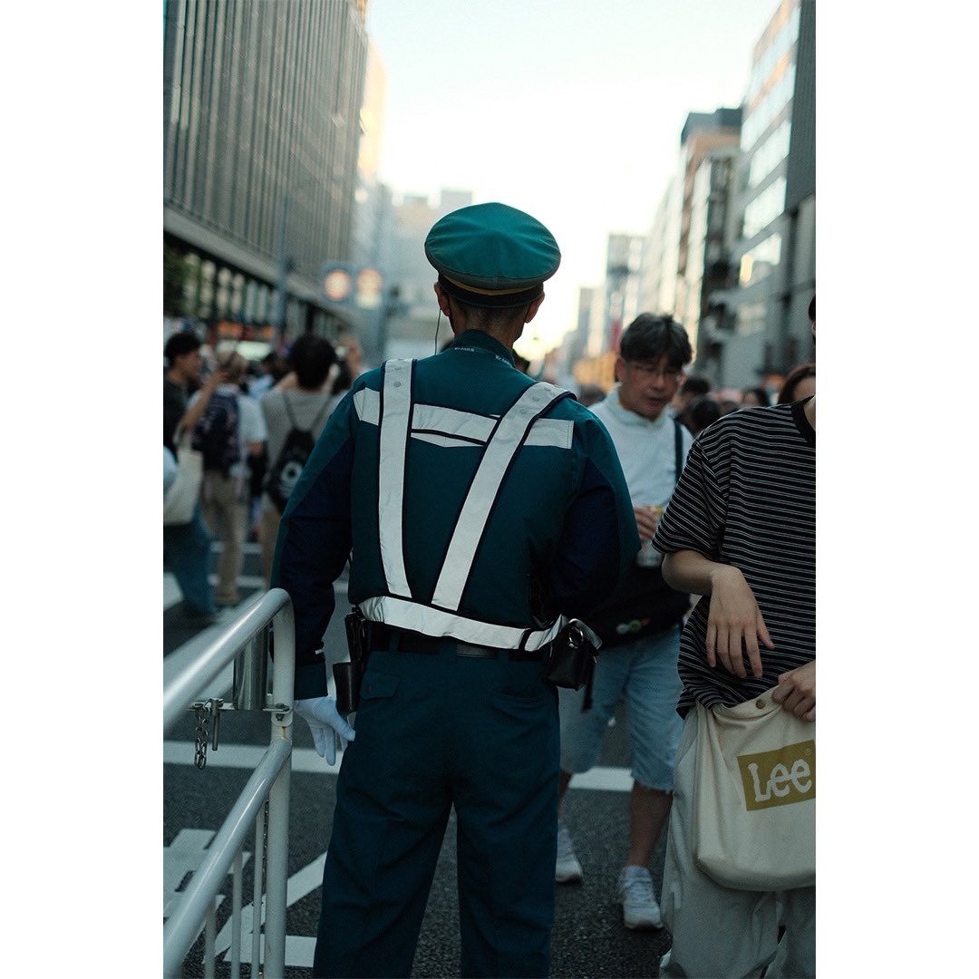 祇園祭を守る警備員さんの後ろ姿が
かっこよかったんだよ。

#祇園祭