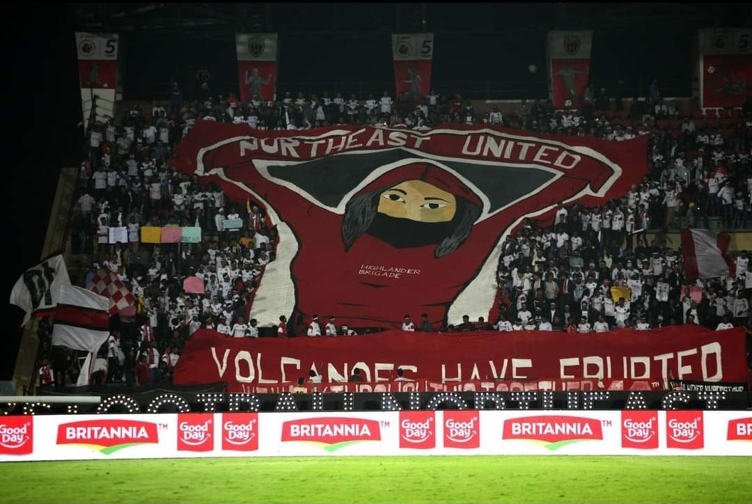 VikasBaruah05's tweet photo. @fiago7 Northeast United FC that proudly represents the 8 Indian states, known as a hub of footballers. Demonstrating the fervent football fan culture, one can witness the impressive tifos &amp; graffiti made by the Highlander Brigade (supporters' club of @NEUtdFC) 

@HighlanderB8 https://t.co/Njo7P01hij