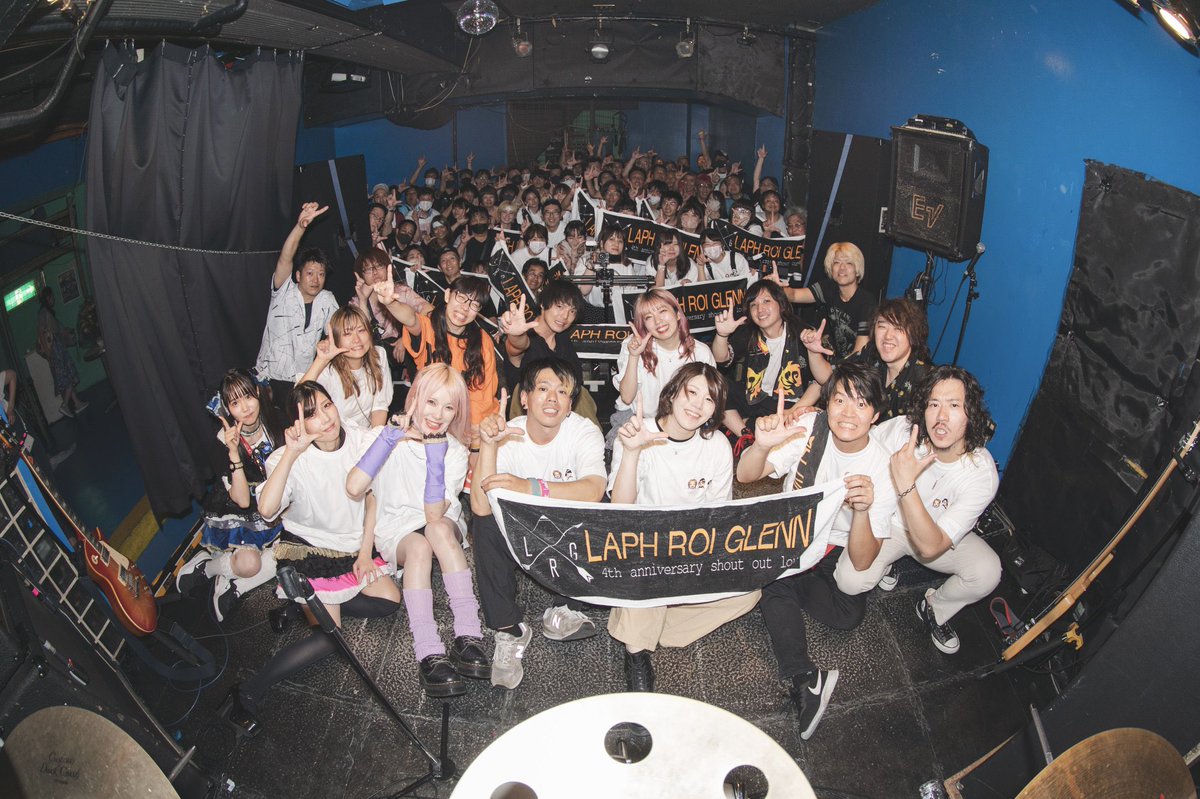 chocoasce's tweet photo. 2023.7.17 Mon.
  LAPH ROI GLENN
   6th anniversary -It's Over-

ついにこの日が来てしまいました。
エリイさんのMCで泣いた。ここまではいつも通り。
メンバー紹介した時、しゅんちゃんがさ。泣くとはいってたけど…
エリイさんが、2人にありがとうって言うとこ。あれは https://t.co/R2bv5GSAWn