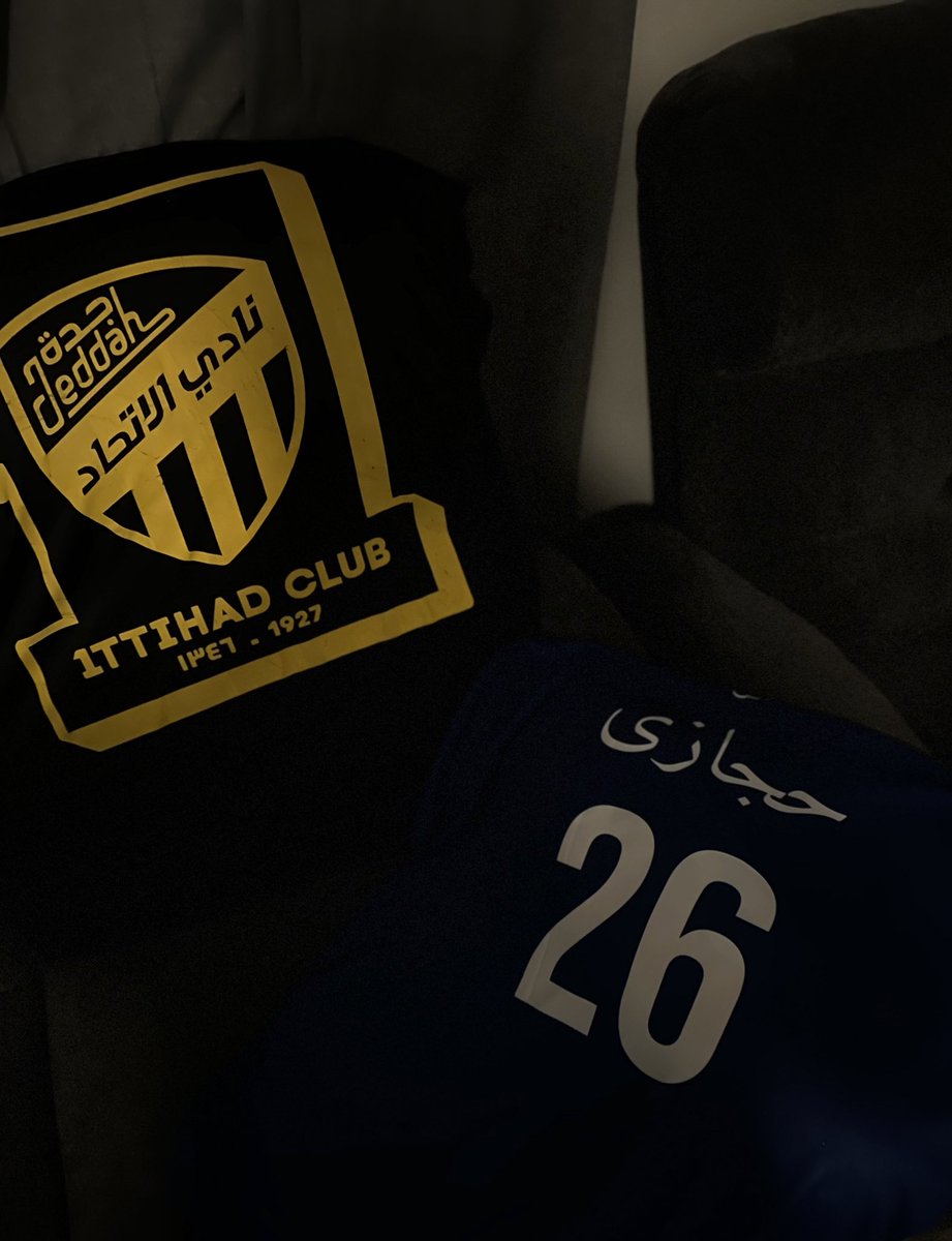 ىايف tweet media