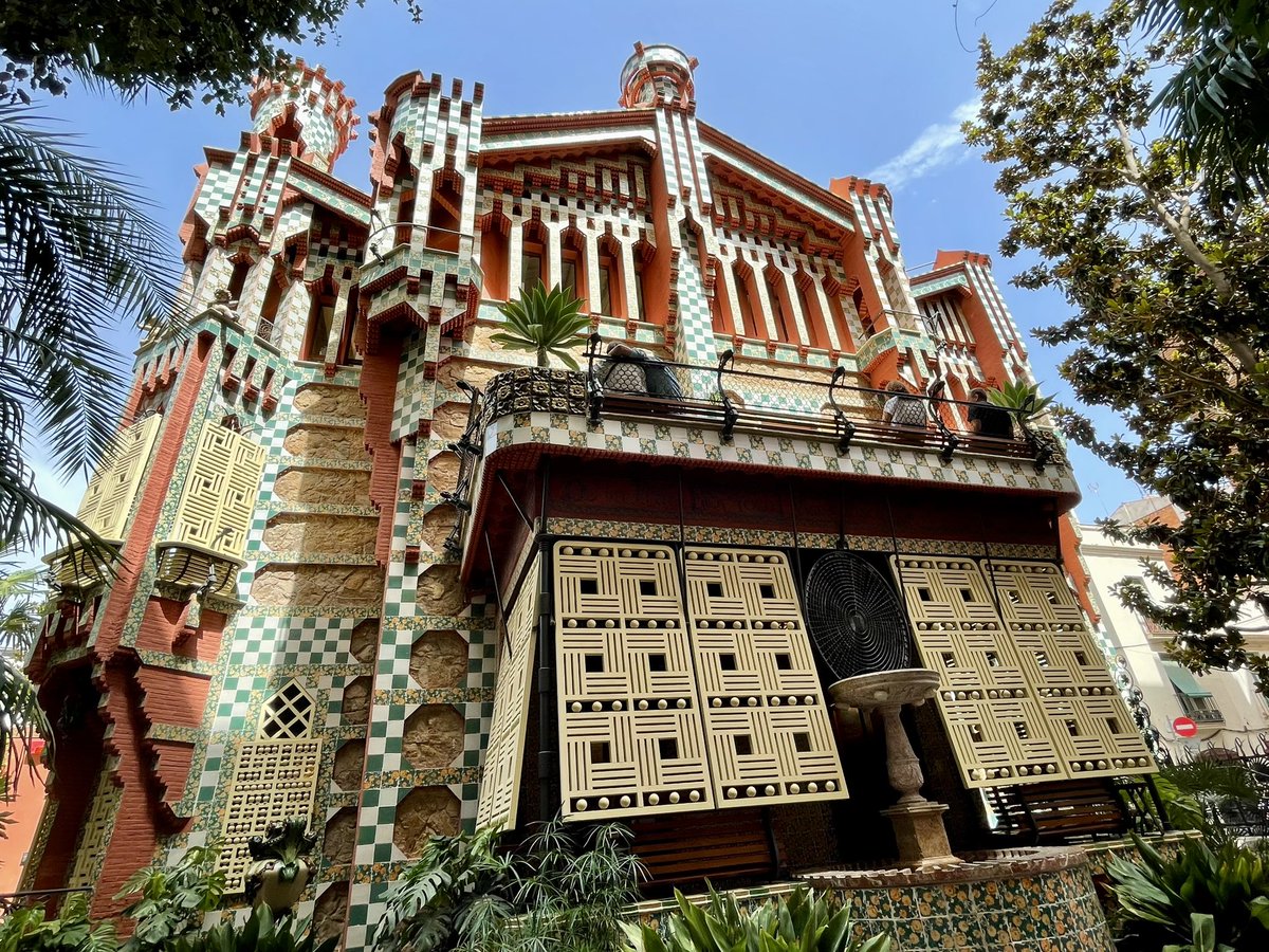 estherk__'s tweet photo. Casa Vicens Gaudí, Patrimoni Cultural UNESCO. Arquitectura, disseny i natura en perfecta armonia #gaudi #casavicens #bcn #modernisme https://t.co/Que0nf2SSt