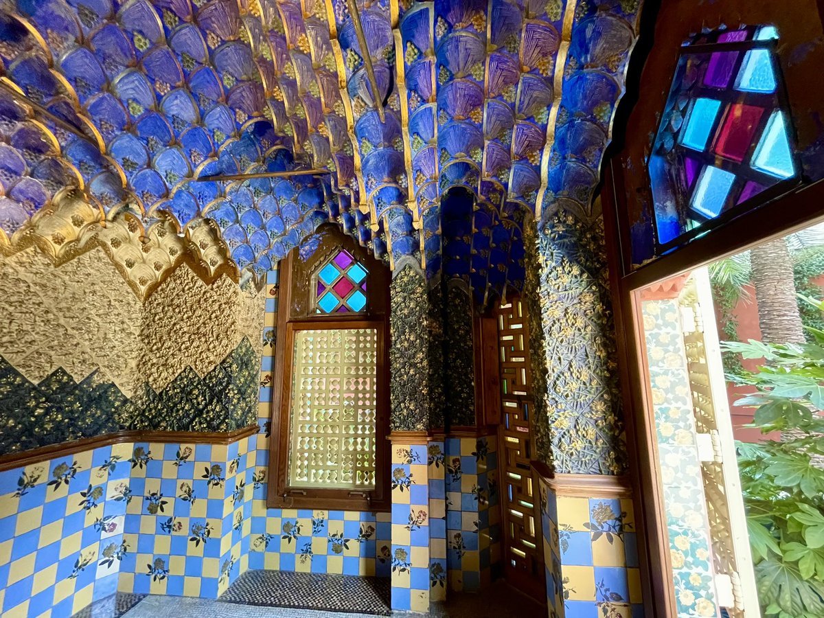 estherk__'s tweet photo. Casa Vicens Gaudí, Patrimoni Cultural UNESCO. Arquitectura, disseny i natura en perfecta armonia #gaudi #casavicens #bcn #modernisme https://t.co/Que0nf2SSt