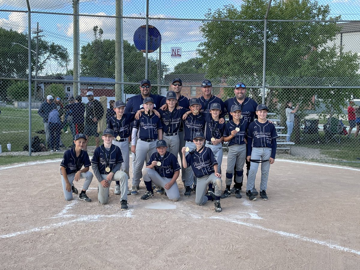 Ceslak27's tweet photo. 11UAA City and Provincial Champions! So proud of how hard these boys worked to improve as a team this season. They completely bought into the motto of getting better everyday and staying mentally strong. What an ending to a great season I will never forget. @BaseballMB https://t.co/RgDM0P5g4D