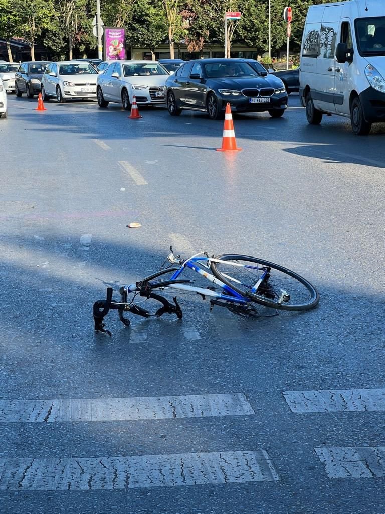 radyotrafik34's tweet photo. DİKKAT!

Sahil Yolu Bostancı Şehir Hatları hizasında Maltepe yönünde bir araç bisikletliye çarptı! Bisiklet sürücüsü hayatını kaybetti! Bölgede inceleme devam ediyor, iki yönde de trafik oldukça yoğun!

İNDİRİN/ROTA OLUŞTURUN/BİLDİRİMLERİ AÇIN/BİLGİ ALIN-PAYLAŞIN   https://t.co/Pz4C88qkGX