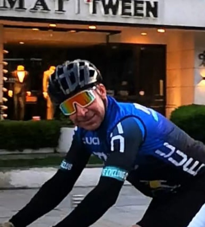 Büyük bir eylem yapılmalı yollar kapatılmalı avazimiz çıktığı kadar bagarmaliyiz YETER ULAN YETER