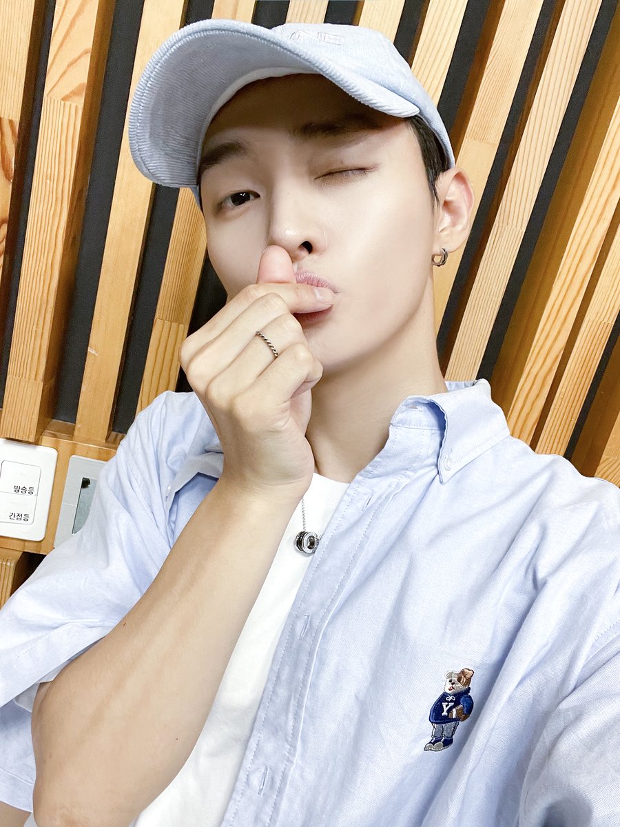 Official_YJS_'s tweet photo. 잠시 후, KBS Cool FM #헤이즈의볼륨을높여요 3,4부 윤지성이 출연합니다. 이번주 화요일도 지성이랑 볼륨을🔊 높여요~❣ 곧 만나요🫶🏻

#윤지성 #YoonJisung https://t.co/4iln8QY3iL