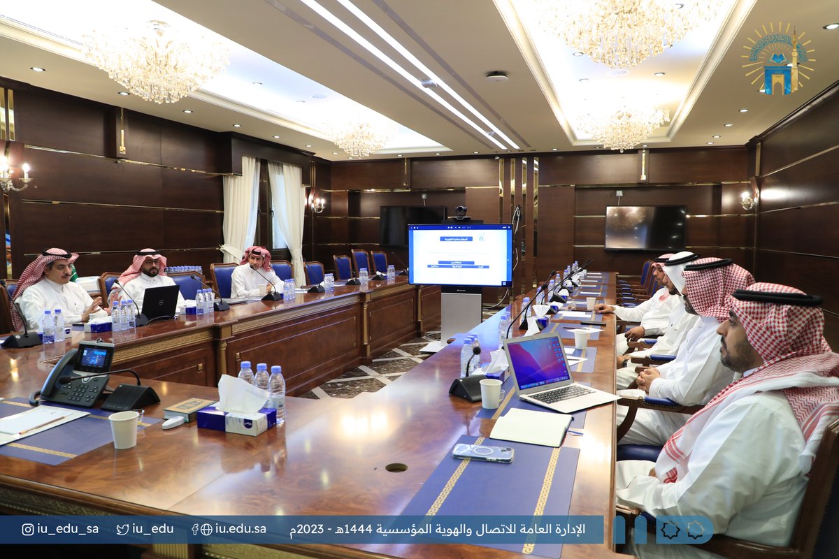 اجتمع سعادة رئيس #الجامعة_الإسلامية المكلف، أ. د. حسن بن عبد المنعم العوفي، بلجنة المبادرات التطويرية بالجامعة، وتناول اللقاء عددًا من المواضيع المتعلقة بتحسين تجربة طلاب المنح الدوليين بالجامعة.