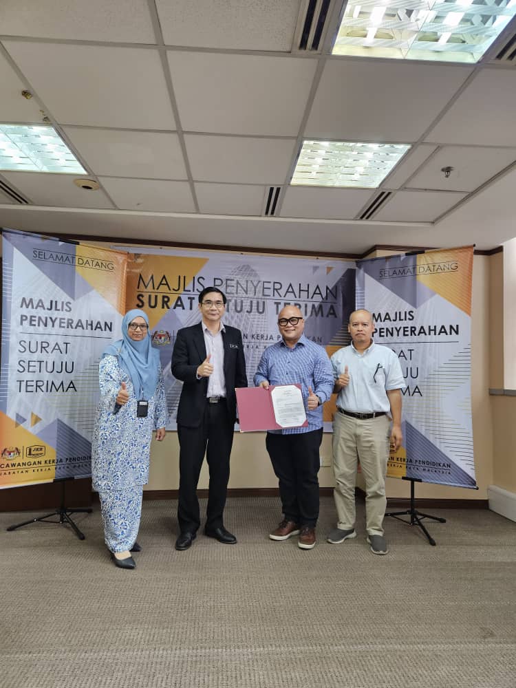 CKP_JKR's tweet photo. Sesi serahan SST untuk projek Telaga Tiub Sabah (Pakej 5 - 18 projek) kepada Kontraktor  di bawah seliaan  BPP7 , Cawangan Kerja Pendidikan . Tahniah! Tarikh 18 Julai 2023.  #jasakepadarakyat #jkrmalaysia https://t.co/9Lm8VuNR1S