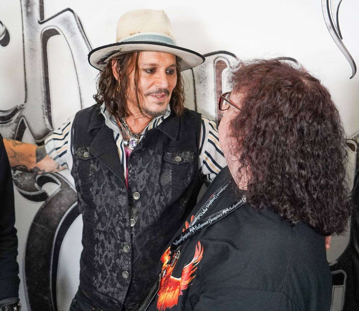 LakotaDi's tweet photo. Back to work today after a week and two days annual leave.π₯ Lots of memories from my time off. It still feels like a dream.ππβ€ππ€πΈπ
#HollywoodVampires
#HollywoodVampiresVIP https://t.co/0Lbqr8hCuv