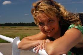 2011 eerste x ⁦<a href="/4daagsenijmegen/">De 4Daagse</a>⁩ #dewandeling daarna jarenlang #gevoelvdvierdaagse ⁦⁦<a href="/KroNcrv/">KRO-NCRV</a>⁩    Nog elk jaar dag 1 denk aan die duizenden vol verwachting uit de startblokken.En elk jaar roepen hoofd en voeten: we willen mee! #4d2023 #wandelen #wandelenmethella