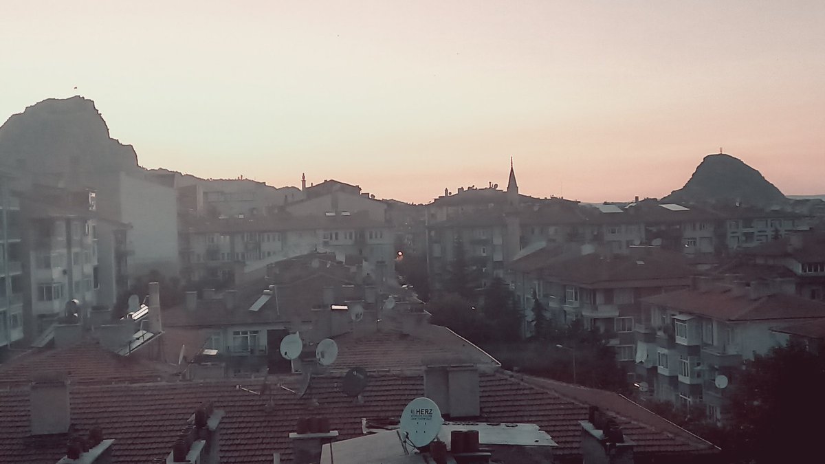 Günaydın Hayırlı sabahlar  gününüz ömrünüz sağlıklı huzurlu bereketli geçsin inşallah slm ve dua ile