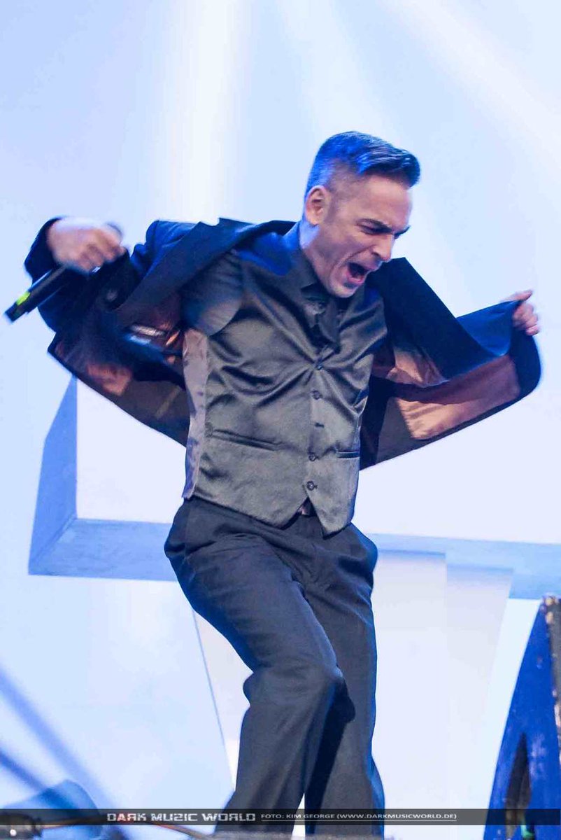DarkMusicWorld's tweet photo. Unser Bild des Tages: Steve Naghavi (AND ONE)
#andone #stevenaghavi #synthpop #synthpopmusic #bodypop #ebm #electro #synthiepop #meraluna2017 https://t.co/1krfecHfn0