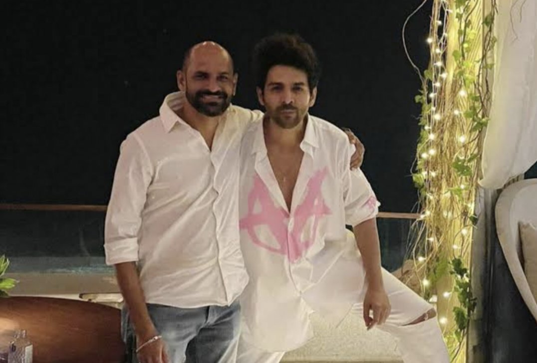 sidkannan's tweet photo. The latest industry buzz suggests that #KartikAaryan is keen to collaborate with Satyaprem Ki Katha director #SameerVidwans again for a new romantic film.

Apparently, Sameer also has started looking for a fresh script.

Now isn't that a good news? 

@TheAaryanKartik @sameervidwans #SiddharthKannan #SidK