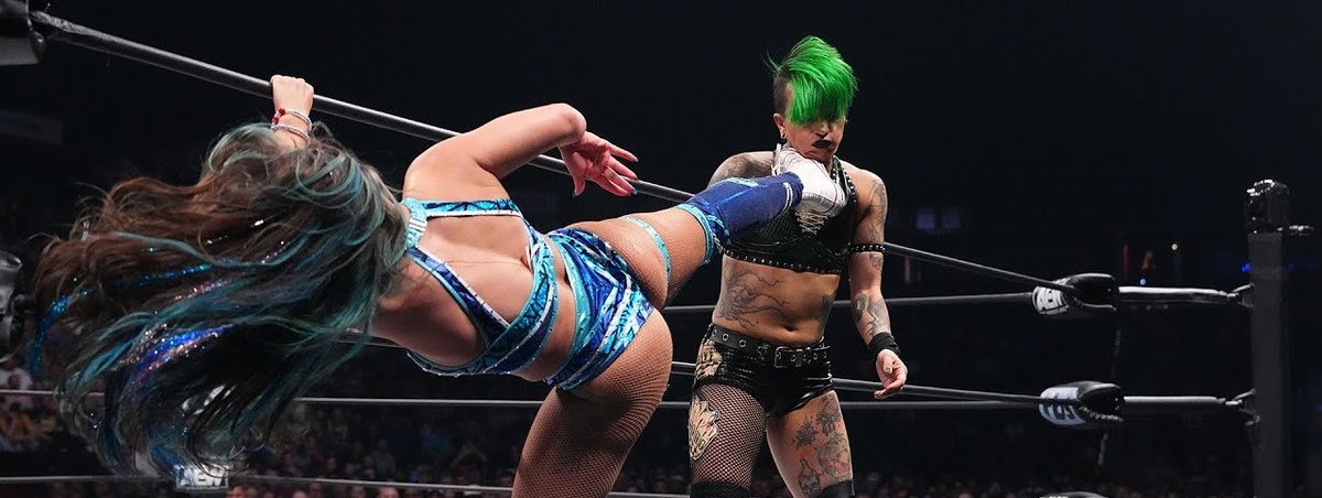 Massig Turniere und bockstarke Matches haben uns bei AEW die Zeit versüßt. Die WWE überzeugt durchs Booking der besten Geschichte seit langem. Für jeden Wrestling-Fan ist was dabei. 

Was uns davon begeistert, erfahrt ihr in der neusten Ausgabe von #CuppaHaters