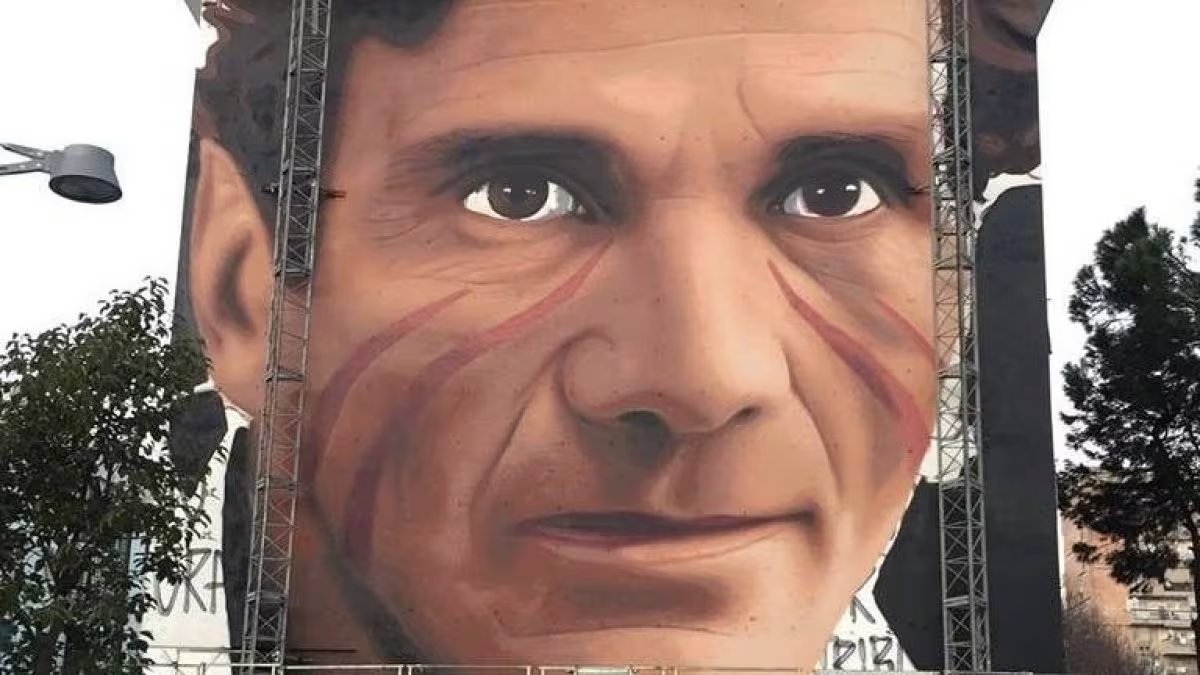 Amo ferocemente, disperatamente la vita. E credo che questa ferocia, questa disperazione mi porteranno alla fine. Amo il sole, l’erba, la gioventù. Io divoro la mia esistenza con un appetito insaziabile.

🖊️Pasolini
🎨Street Art

#CaroPierPaolo a #SalaLettura