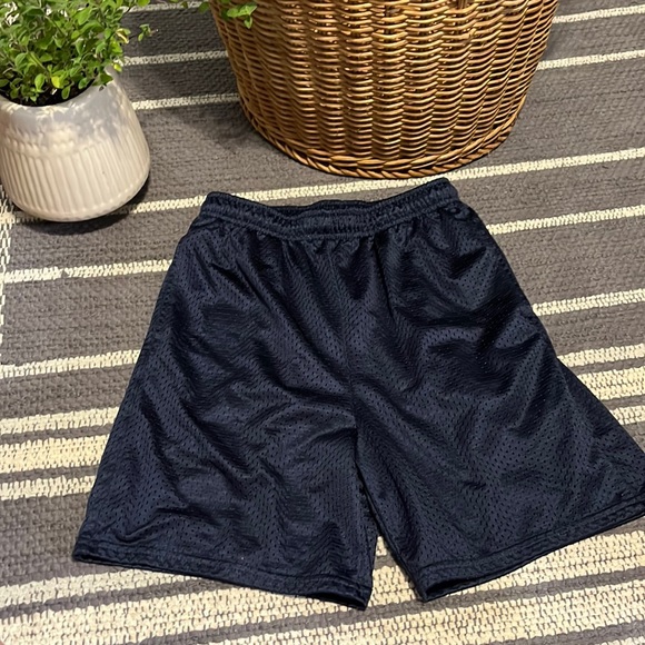 kimHarr09800499's tweet photo. So good I had to share! Check out all the items I'm loving on @Poshmarkapp #poshmark #fashion #style #shopmycloset #enesco #hibbettsports: https://t.co/YzIF5n46uj https://t.co/yGsWCCOtrb