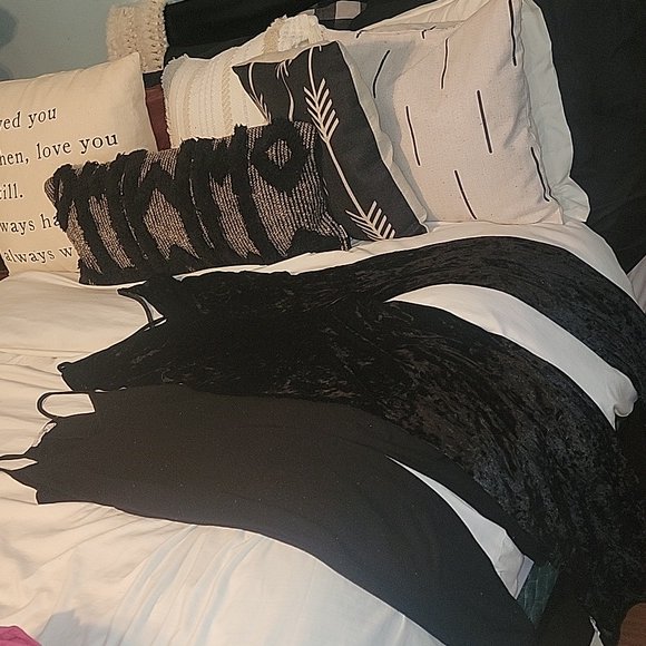 So good I had to share! Check out all the items I'm loving on <a href="/Poshmarkapp/">Poshmark</a> #poshmark #fashion #style #shopmycloset #monaco: posh.mk/m29Wm0BLwBb