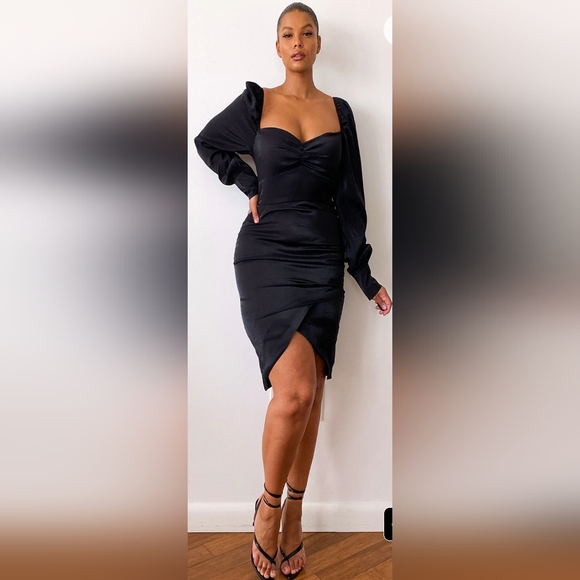 behappy4lifenow's tweet photo. So good I had to share! Check out all the items I'm loving on @Poshmarkapp from @donnalynburdick #poshmark #fashion #style #shopmycloset #prettylittlething: https://t.co/rt2LWzo1r2 https://t.co/E1B1gzKdUd