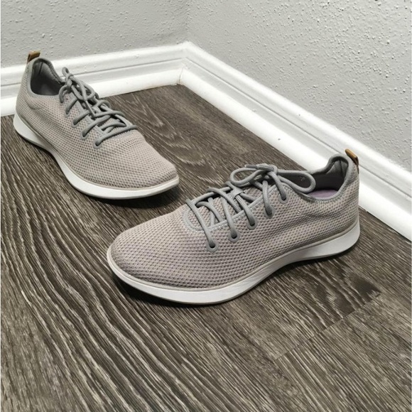 plusitscute's tweet photo. So good I had to share! Check out all the items I'm loving on @Poshmarkapp #poshmark #fashion #style #shopmycloset #drscholls: https://t.co/uvR1EsAHFD https://t.co/dOLgJhm3X0