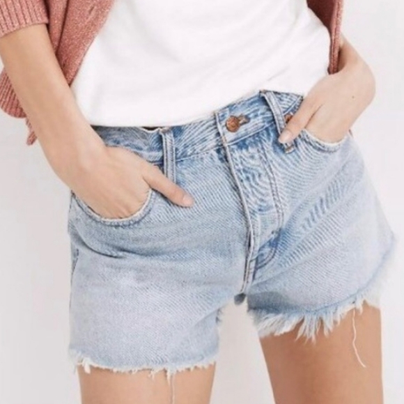 GrittyThrifter's tweet photo. So good I had to share! Check out all the items I'm loving on @Poshmarkapp #poshmark #fashion #style #shopmycloset #madewell #missme #flapdoodles: https://t.co/C2os5x55CH https://t.co/mLinLl5tAK