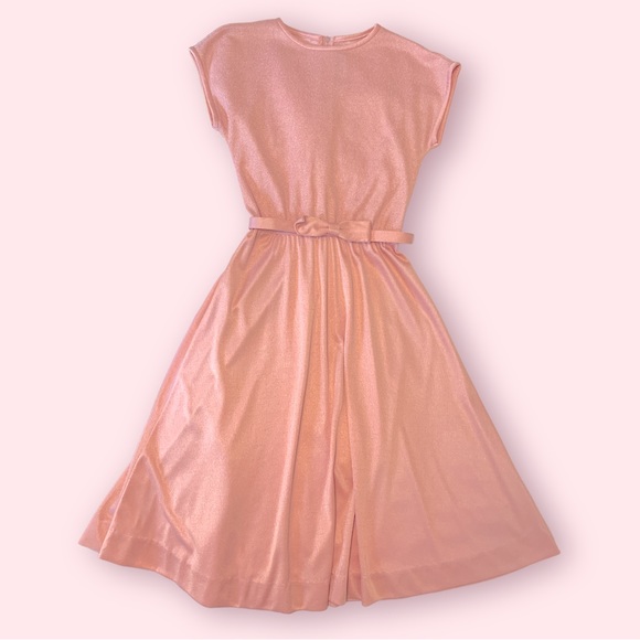 Merch_To_Purch's tweet photo. So good I had to share! Check out all the items I'm loving on @Poshmarkapp #poshmark #fashion #style #shopmycloset #bbdakota #lulus #vintage: https://t.co/lJraiP8Ju5 https://t.co/6ApNSGElRH