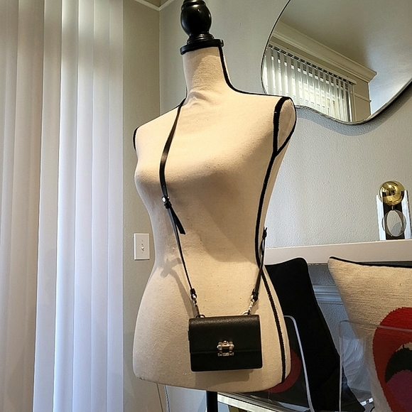 VintagClothes4U's tweet photo. So good I had to share! Check out all the items I'm loving on @Poshmarkapp from @Love_MissJ @shopmyclosetgg #poshmark #fashion #style #shopmycloset #prada #niczoe #aldo: https://t.co/IAESYPUWPV https://t.co/siYRi1bycQ