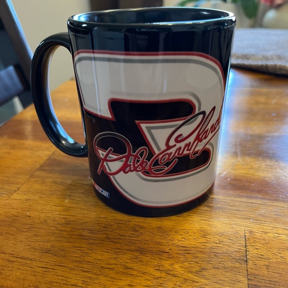 cdtaylor3998's tweet photo. So good I had to share! Check out all the items I'm loving on @Poshmarkapp #poshmark #fashion #style #shopmycloset #seavees #nascar: https://t.co/aeFKIUuCto https://t.co/YRgz1iQijt
