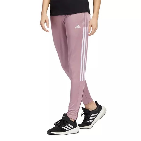 Rob22818's tweet photo. So good I had to share! Check out all the items I'm loving on @Poshmarkapp #poshmark #fashion #style #shopmycloset #adidas: https://t.co/yOzzUowaMa https://t.co/w6To2HBYcW
