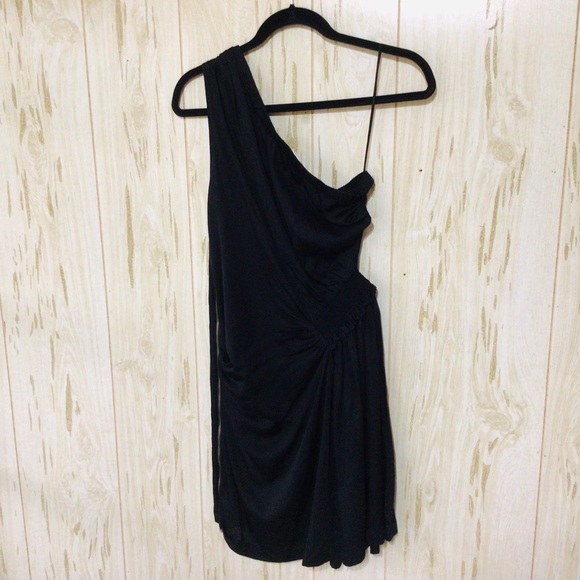 So good I had to share! Check out all the items I'm loving on <a href="/Poshmarkapp/">Poshmark</a> #poshmark #fashion #style #shopmycloset #lillypulitzer #kendallkylie #iro: posh.mk/FWw1pURLwBb