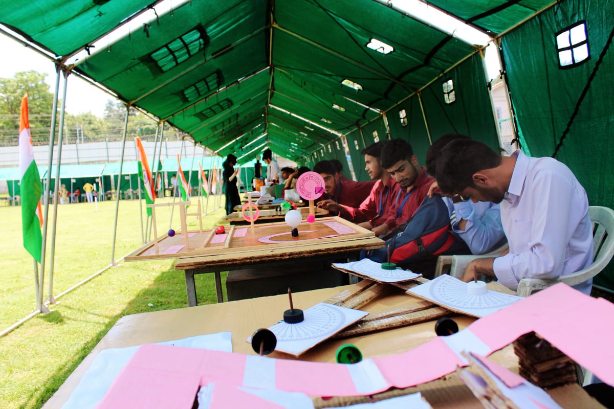 ChinarcorpsIA's tweet photo. #ChinarWarriors organised 'Rashtriya Bal Vaigyanik Pradarshan Science & Maths Mela' at Army Proud Scholars School, Khundru #Anantnag. The event aimed to motivate #students to display their project #models on various themes.
The event witnessed more than 100 students of 20 local #schools participating & displaying their #innovative models.

#Kashmir
@adgpi
@NorthernComd_IA
@OfficeOfLGJandK