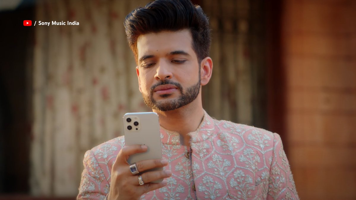 YouTubeIndia's tweet photo. .@kkundrra is me when my friend uploads a story but hasn't responded to my messages https://t.co/auvvKW2d7D