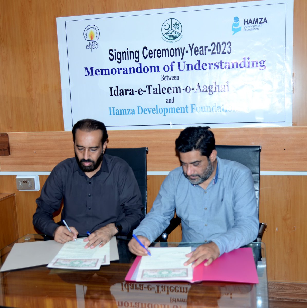 itacecorg's tweet photo. #ITACEC and #HamzaFoundation signed a Memorandum of Understanding for the #ASERCycle2023 in Muzaffarabad, Azad Jammu and #Kashmir.
MOU was signed by Deputy Director ITA Waqas Hameed Bajwa and CEO Hamza Foundation Mr. Ulfat Mehmood Khan. https://t.co/hKbUjgbYOE