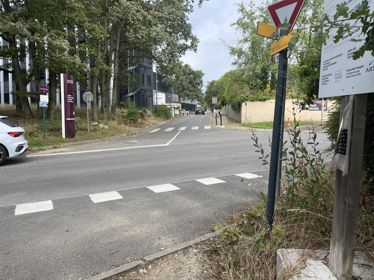 Hiking in the forest… going to th ⁦<a href="/APharmacognosie/">AFERP Pharmacognosie</a>⁩ 2023 conference in ⁦<a href="/UnivParisSaclay/">Université Paris-Saclay</a>⁩