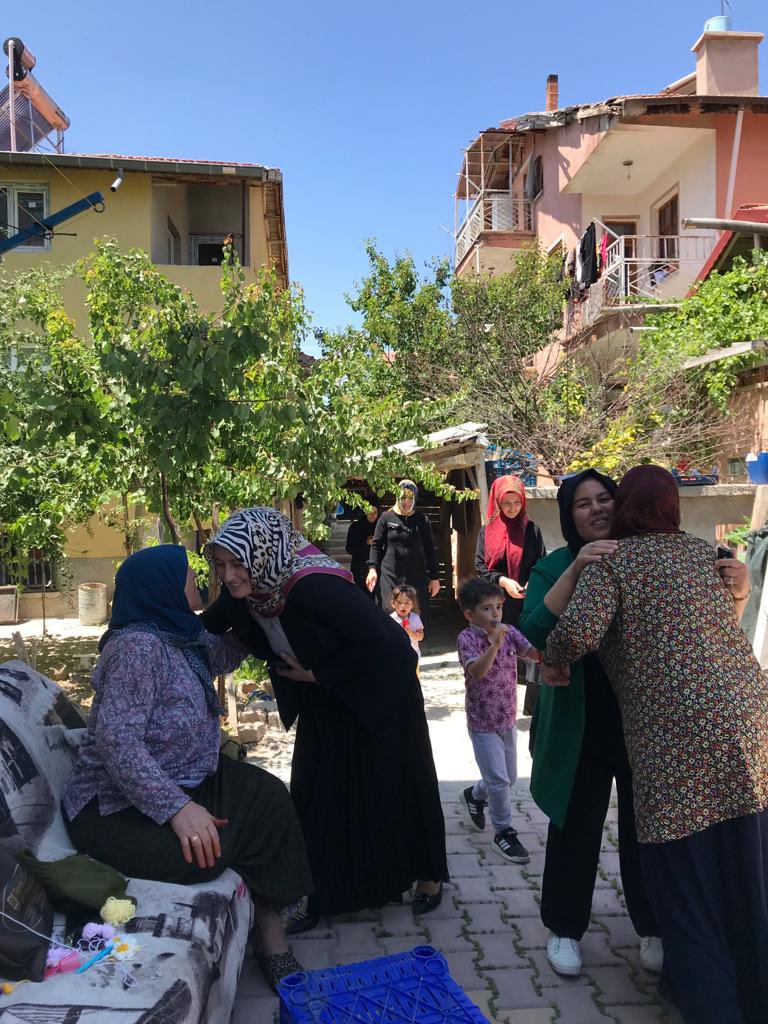 akkadinkaratay's tweet photo. Çatalhüyük mahallemizdeyiz
Başkanımız Hülya Işık hanım ve teşkilat mensuplarımız ile ziyaretler gerçekleştirdik.
Bizlere kapılarını açan ev sahiplerimize teşekkür ederiz.
@aysekesir 
@esradogancandan 
@Akkadinkonya_ 
@Hulyaa_42 https://t.co/fn0IE5X8WK