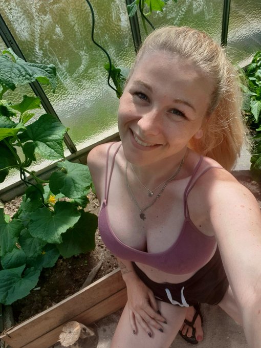 There is a new morning sex video on my (OF) page now, he was so horny that he gave me a very passionate<a href="/tag/novaprofilovafotka"class="tags"><span>#novaprofilovafotka</span></a>