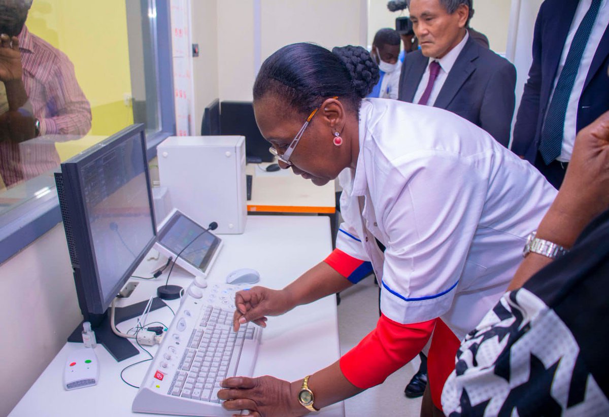 Grâce au leadership et au  succès diplomatique du <a href="/PresidentABO/">Ali Bongo Ondimba</a>, le #Gouv  japonais vient de doter le  #CHU_de_Libreville d’une #Tomodensitométrie (Scanner de 160 barrettes), faisant ainsi du #Gabon l'un des rares pays de la sous-région à bénéficier d'un tel équipement.