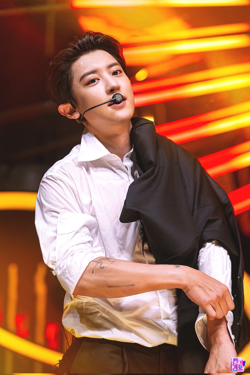 no_loey_no_life's tweet photo. If this post gets 1,000,000views by 7/20, they will relase additional undisclosed "no logo, best" photos of the members! They gave us THIS Chanyeol, I'm not sure how they are gonna top this but we all want more, right? Click this link now!

🔗 https://t.co/Olf3zHapHb https://t.co/jYJfnyVu9M