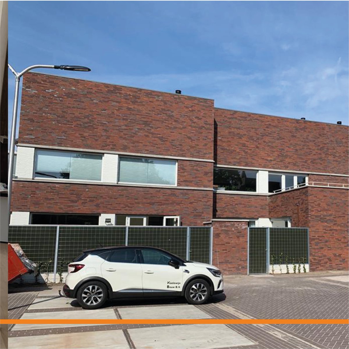 koelewijnbouw's tweet image. Vlak voor onze zomervakantie hebben we nog een project opgeleverd: drie Bensdorp Townhouses in Bussum! Veel woonplezier toegewenst! De woning is woonklaar opgeleverd door ReadyforLiving! 🤝 EHI Stolle BV Elektrotechniek, Heinen &amp;amp; Hopman Installaties en Vedder Infra Management BV.