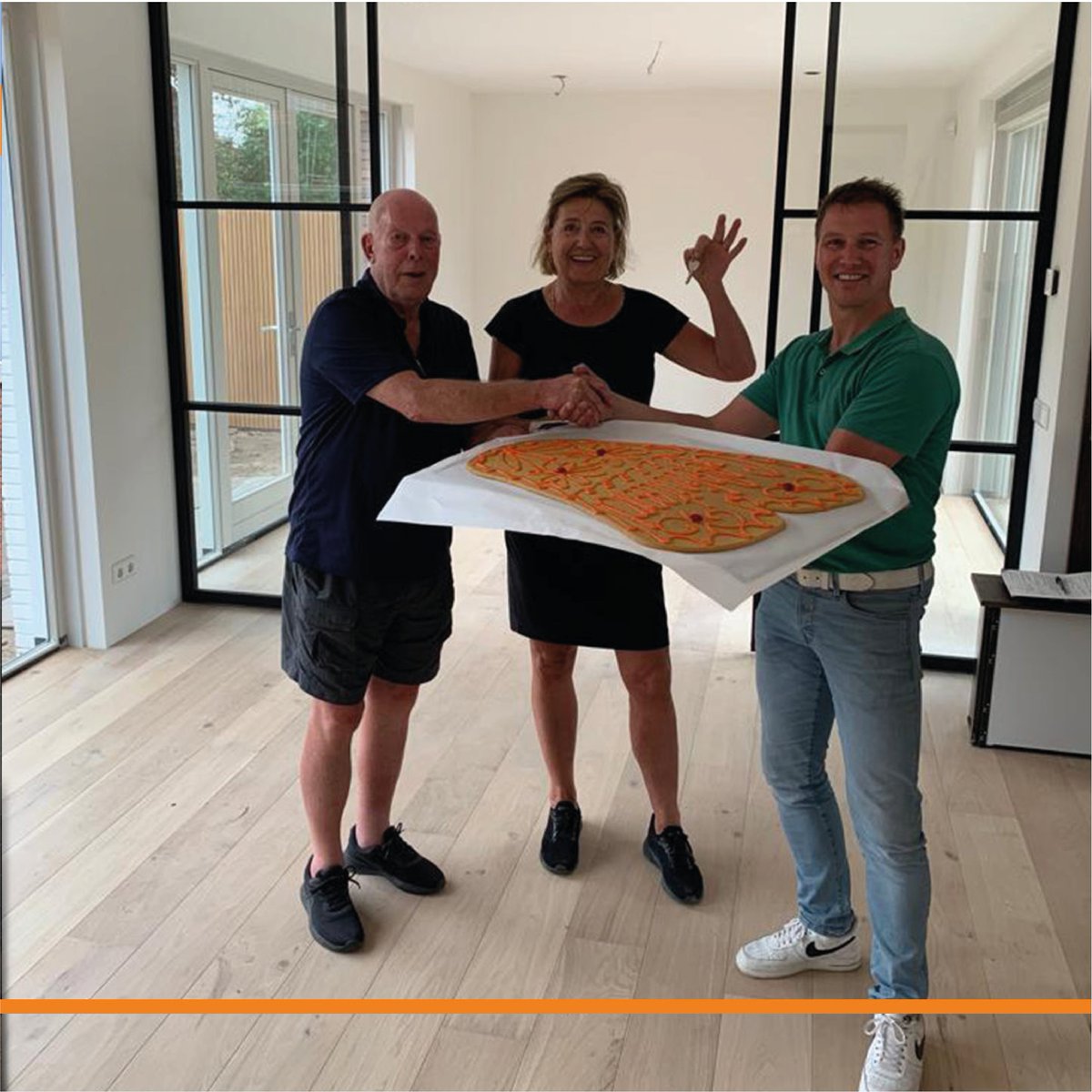 koelewijnbouw's tweet image. Vlak voor onze zomervakantie hebben we nog een project opgeleverd: drie Bensdorp Townhouses in Bussum! Veel woonplezier toegewenst! De woning is woonklaar opgeleverd door ReadyforLiving! 🤝 EHI Stolle BV Elektrotechniek, Heinen &amp;amp; Hopman Installaties en Vedder Infra Management BV.