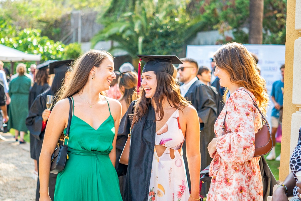 eseibarcelona's tweet photo. The Amazing Class of 2023 🎓 Do you recognize anyone?

We have uploaded the full photo gallery on our webpage!

Feel free to have a look! 🔗 https://t.co/IRJv7dXFhd

#eseibarcelona #eseibusinessschool #eseicommunity   #leadersinbusiness #graduation #Classof2023 https://t.co/QjPoNRwxlR