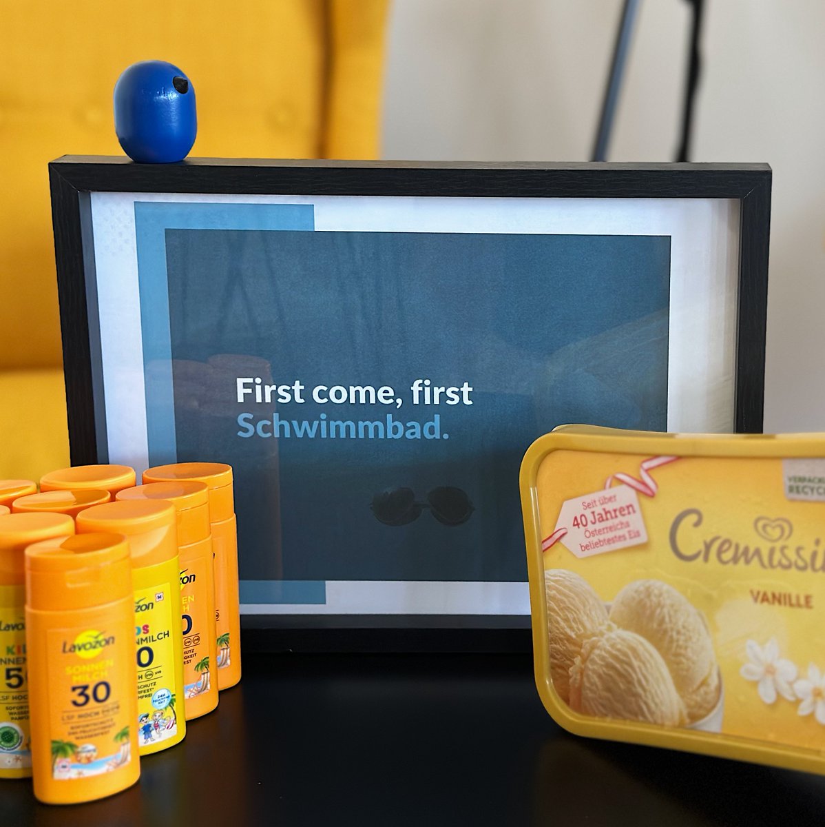 BuzzValue's tweet photo. Passend zur Hitzewelle lautet das Motto unserer #EarlyBird-Kampagne in diesem Monat: „First come, first Schwimmbad“. Nach dem frühen Arbeitsstart geht es für unsere Mitarbeiter:innen oft ins Schwimmbad. Heute gibt's im #Office zur Abkühlung ein Eis und Sonnencreme für später. https://t.co/DgyHi8RrBk