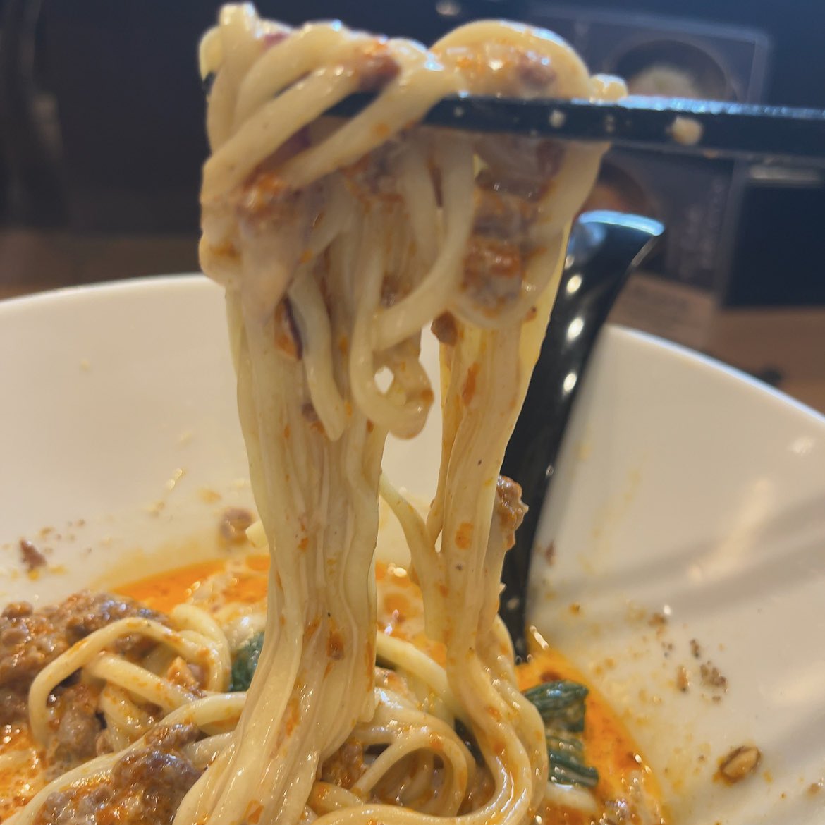 パンチの効いたほうれん草のペストピザのレシピ