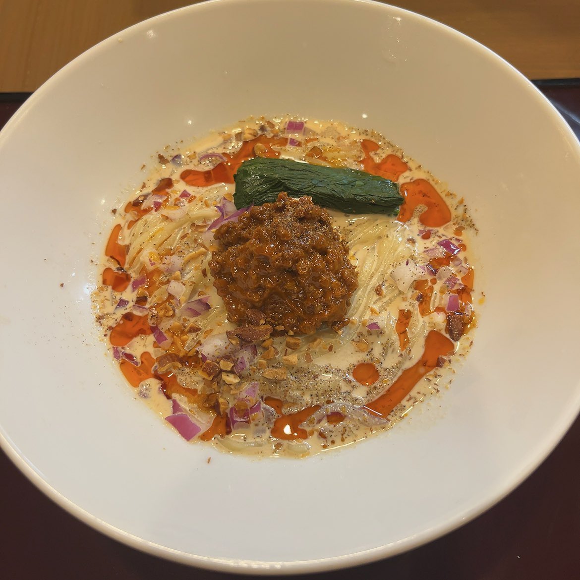 パンチの効いたほうれん草のペストピザのレシピ