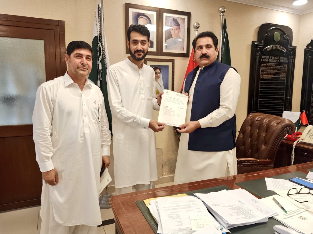 AghaSherazAli's tweet image. میں وفاقی وزیر آورسیزز و ہیومن ریسورس ڈیویلپمنٹ ساجد طوری صاحب کا شکریہ ادا کرتا ہوں کہ مجھے گلگت بلتستان کا فوکل پرسن مقرر کیا. جی بی آورسیزز کے مسائل حل کرنے میں اپنا کردار ادا کروں گا.
گورنر جی بی سید مہدی شاہ اور صدر پیپلزپارٹی جی بی امجد ایڈووکیٹ صاحب کا تہہ دل سے مشکور ہوں.