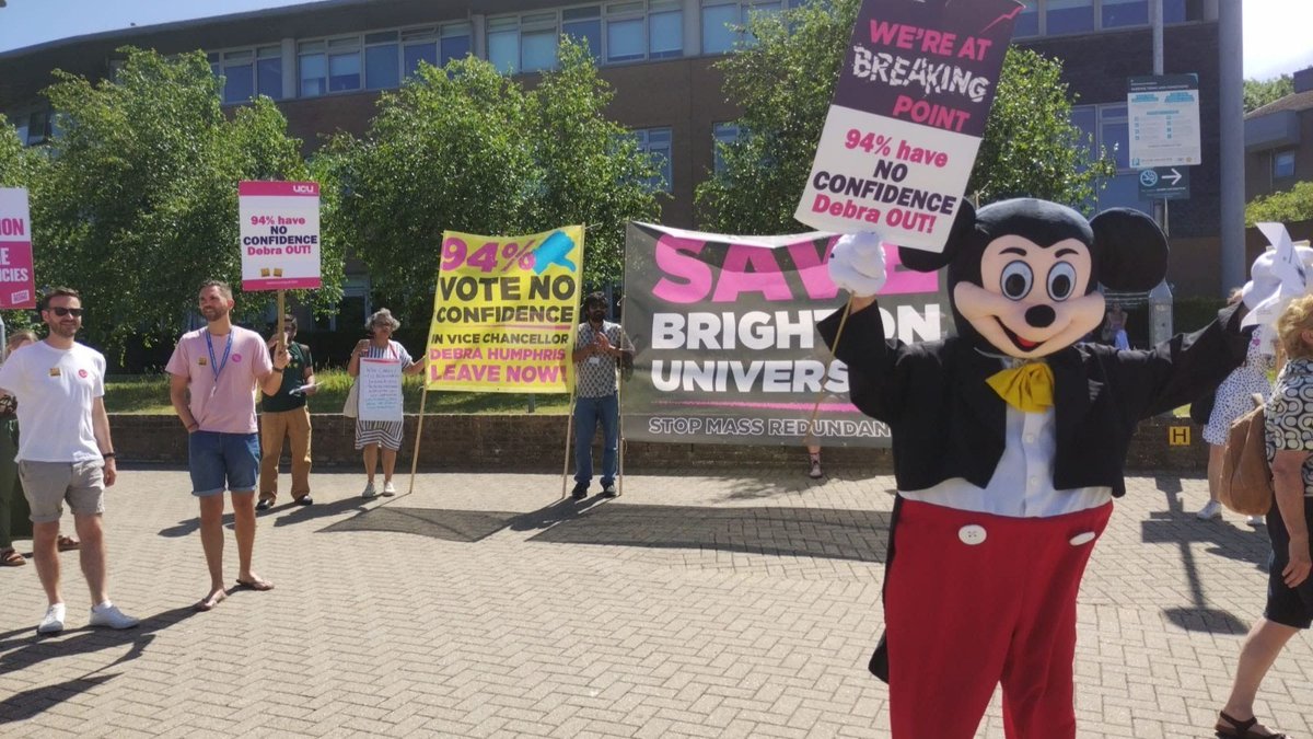 UcuLeft's tweet photo. What is going on in the HE national negotiations? - https://t.co/YcbXtxfSek
We need a summer reballot and a BDM.
#ucuRising #MAB https://t.co/KRkcyC3BS3